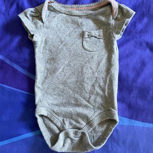 🔥6/$10🔥 Cloud Island Baby Onesie, 0-3 Months, Gray